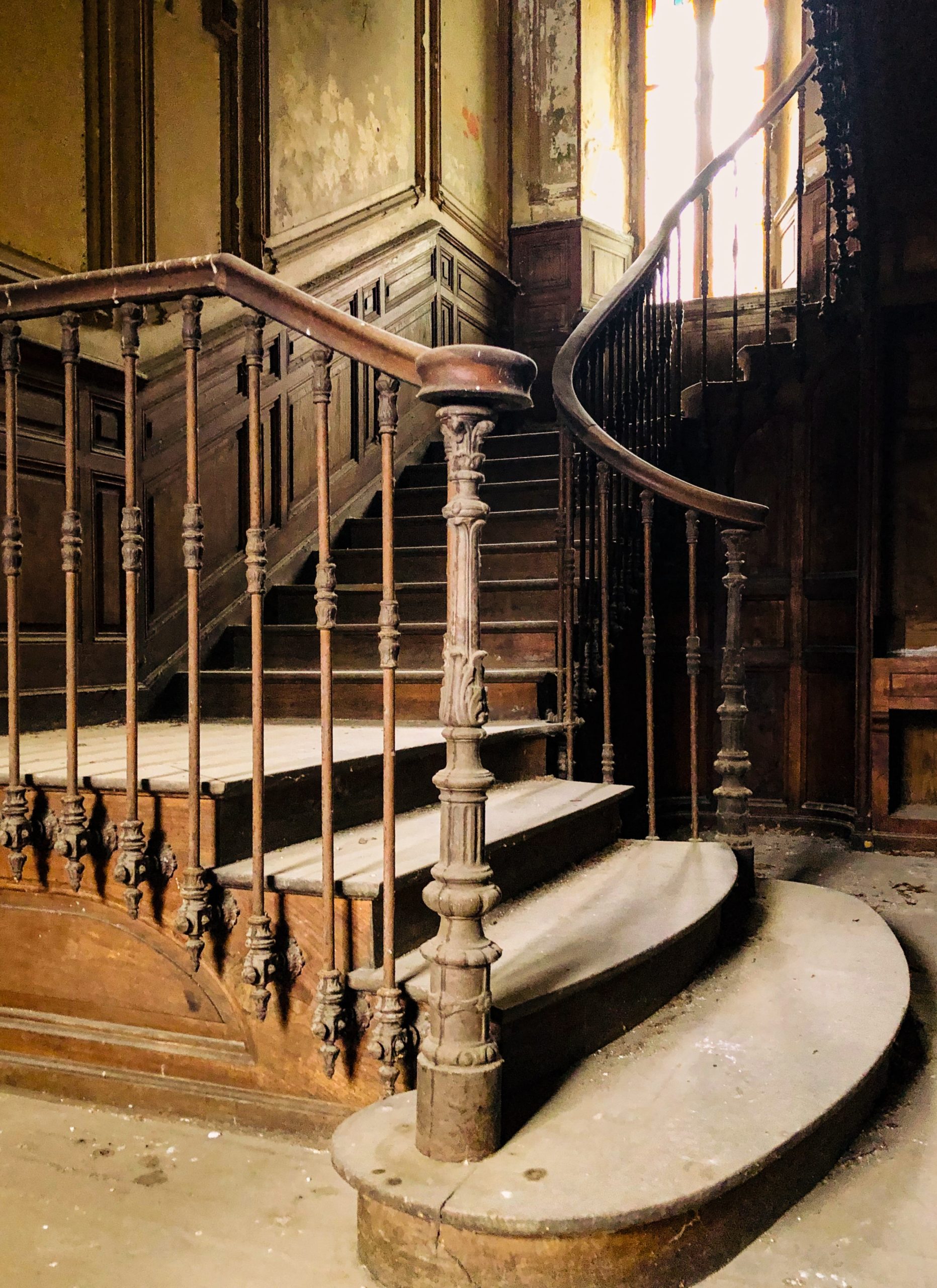 Gammel trapp i gammelt hus - oppussing av trapp